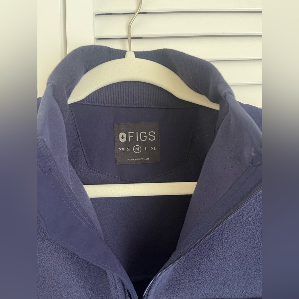 FIGS men’s navy fleece jacket